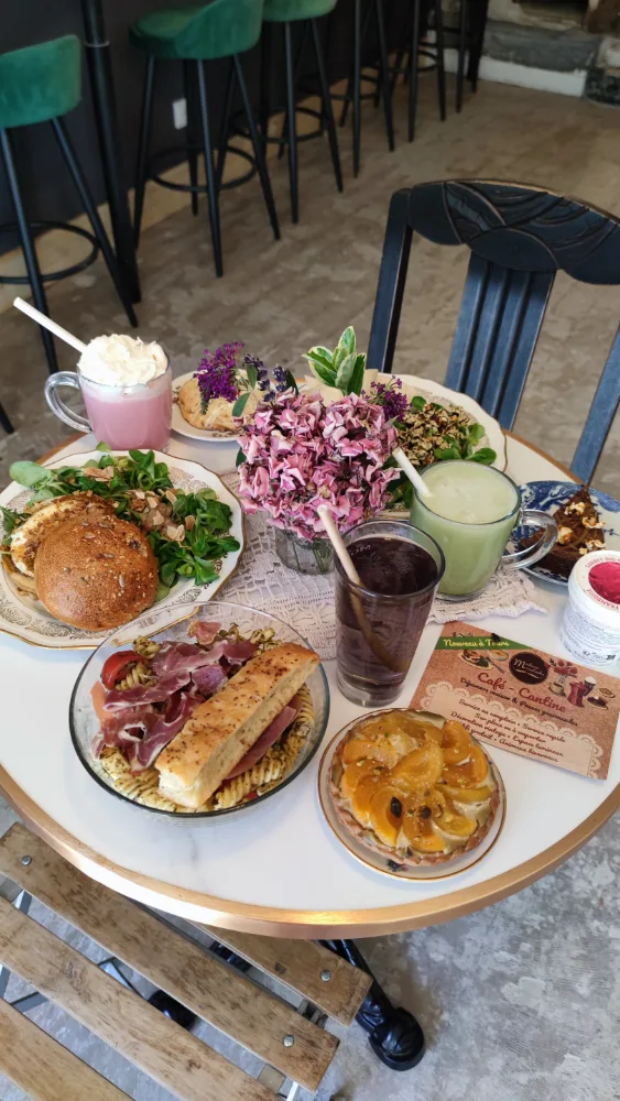 Café cantine et gourmandise, Madame Moustache