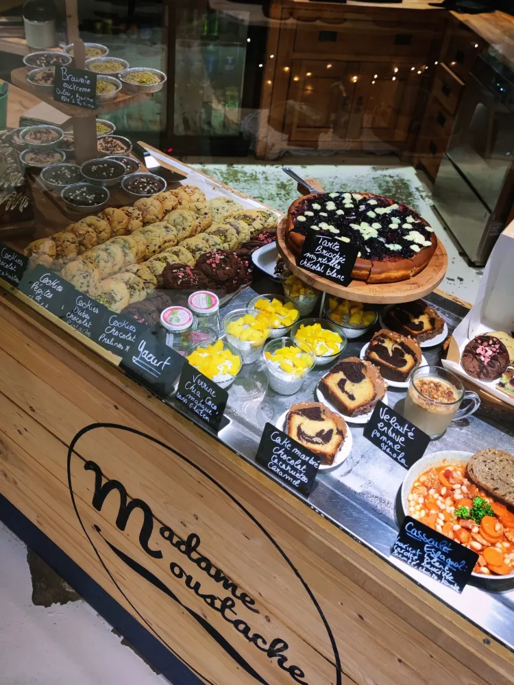 Le goûter chez Madame Moustache