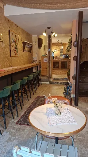 La devanture du café cantine Madame Moustache à Tours